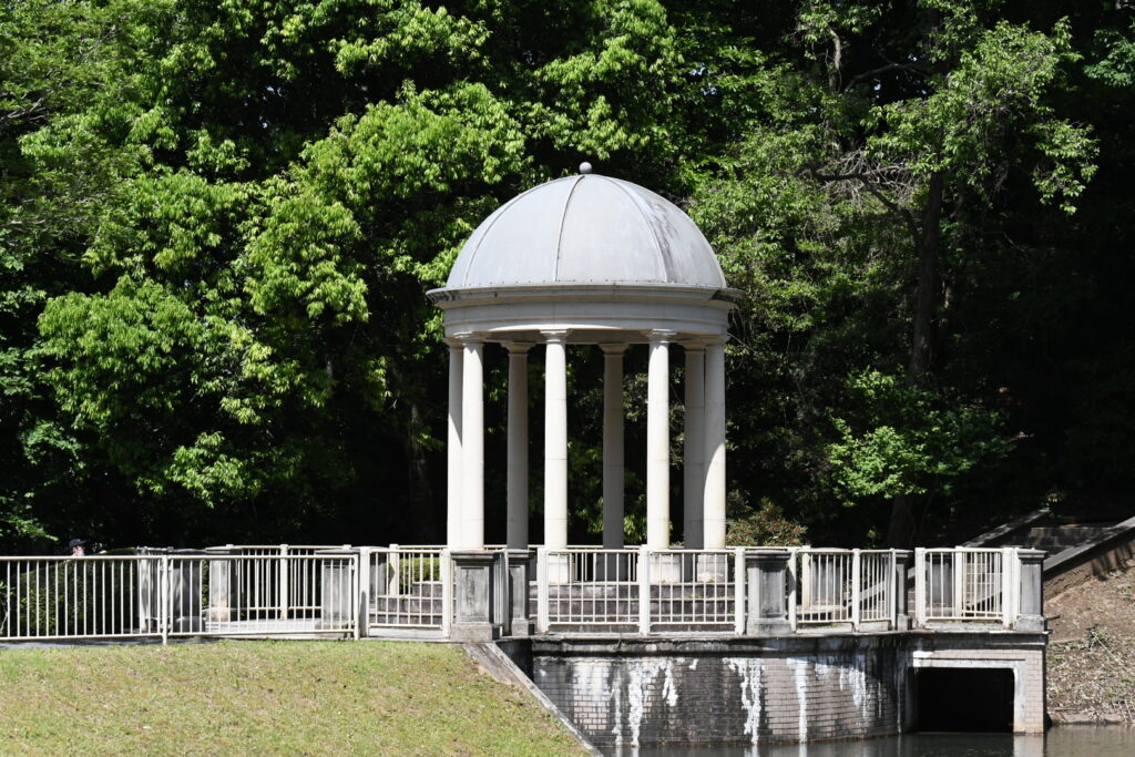 七ツ洞公園入口（駐車場前）