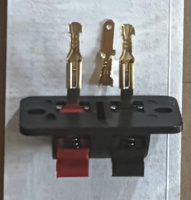 スピーカー背面ターミナルと、内部ケーブル側端子のサイズ合わせ