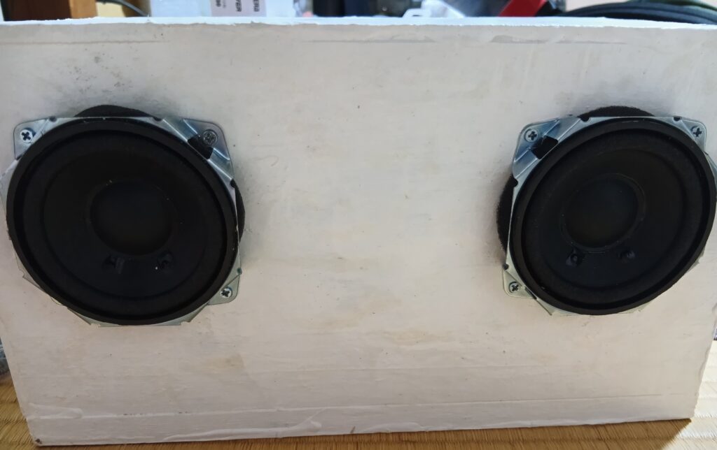 スピーカーユニットを取り付けたところ